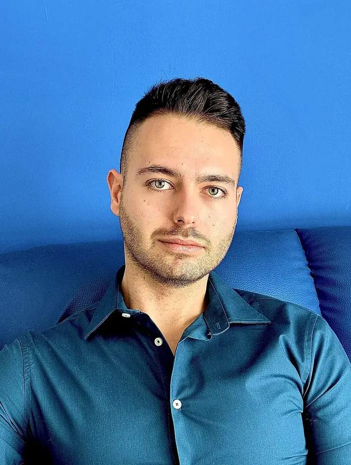 Ritratto del Dott. Matteo Nesci, pedagogista e psicologo, fondatore di Orizzonti Educativi